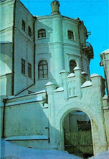 Image - East facade of the building of the Kyivan Cave Monastery Press (today: Museum of the Book and Book Printing of Ukraine).